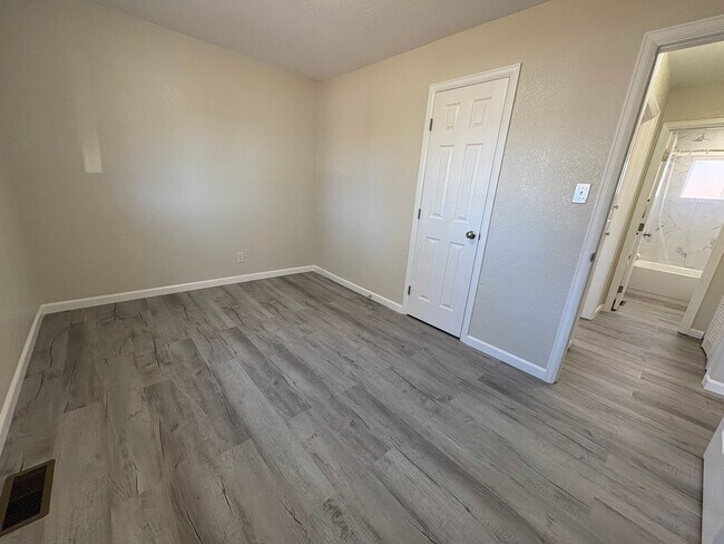 Building Photo - 2 Bed 1 Bath Home in Security!