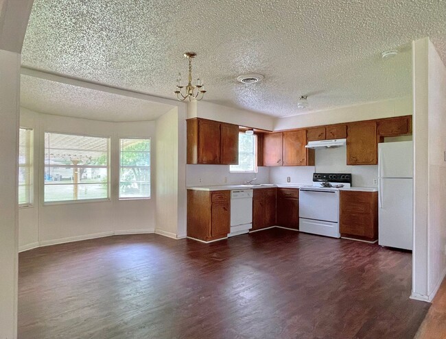 Building Photo - Welcome to your charming 3-bedroom, 1-bath...