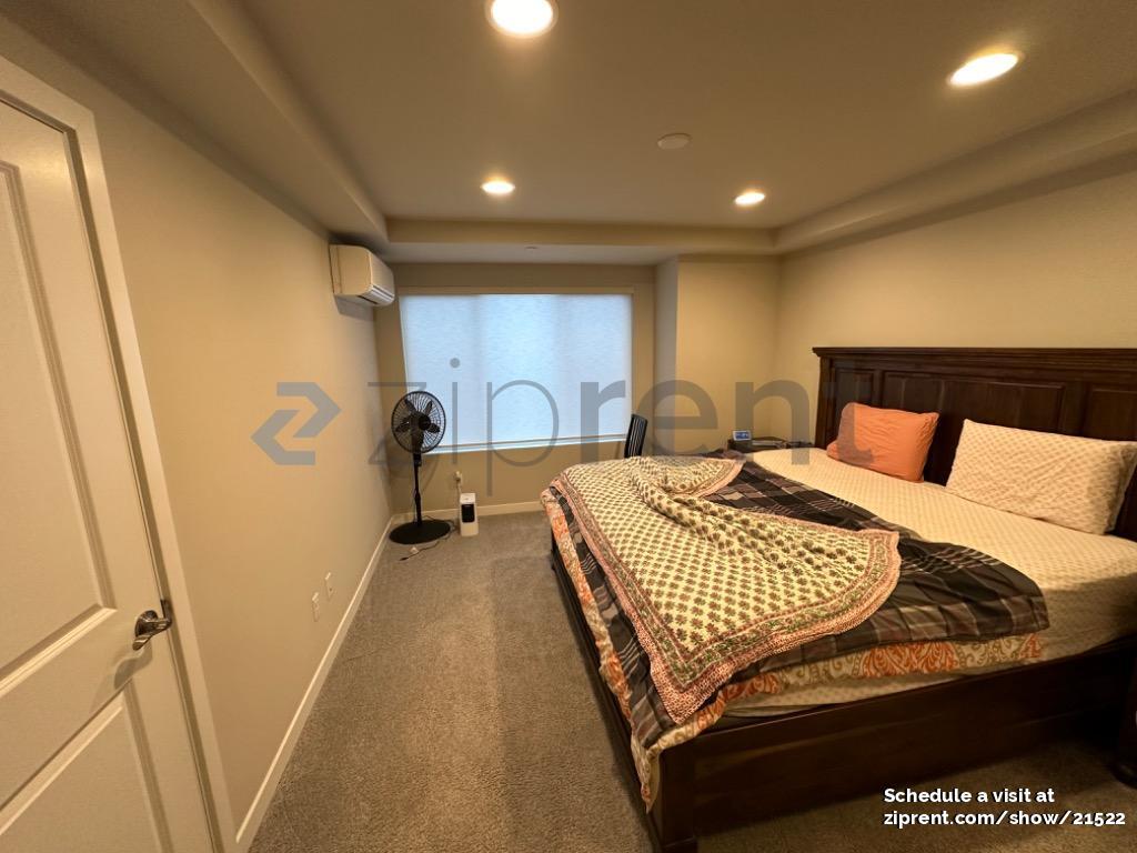Building Photo - Unit C