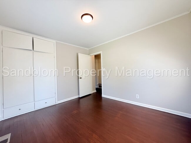 Building Photo - 2614 S Urbana Ave