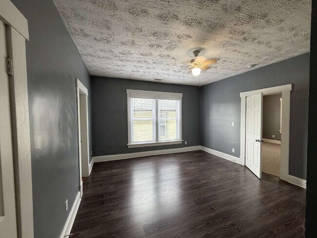 Building Photo - 2564 Deming Ave