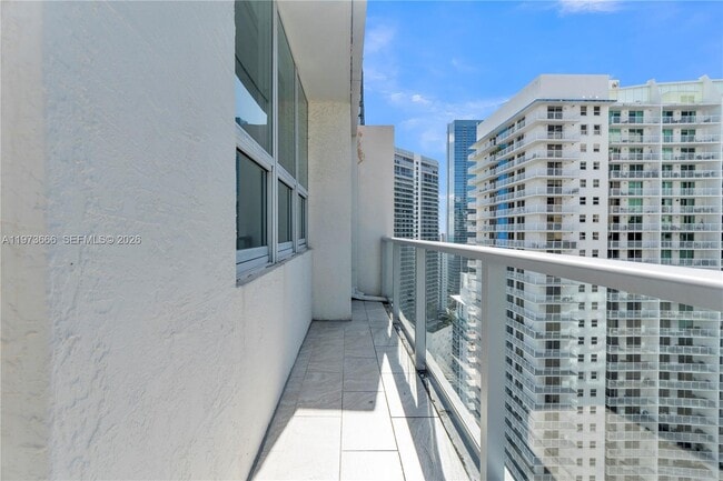 Building Photo - 1155 Brickell Bay Dr