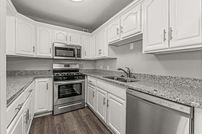 Kitchen - 2201 S Stewart Ave