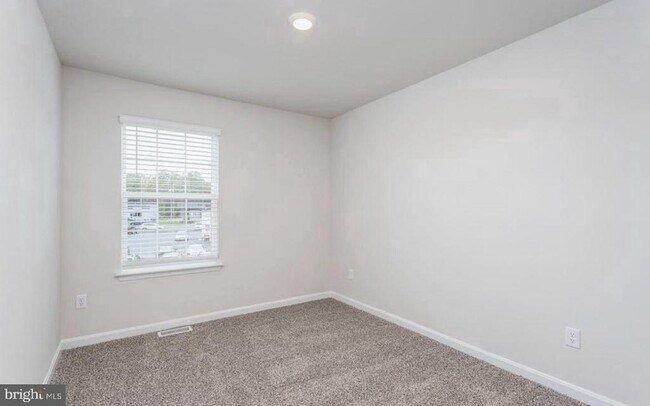 Building Photo - 141 Caterpillar Dr