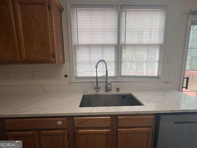 Building Photo - 3105 Binghampton Ln