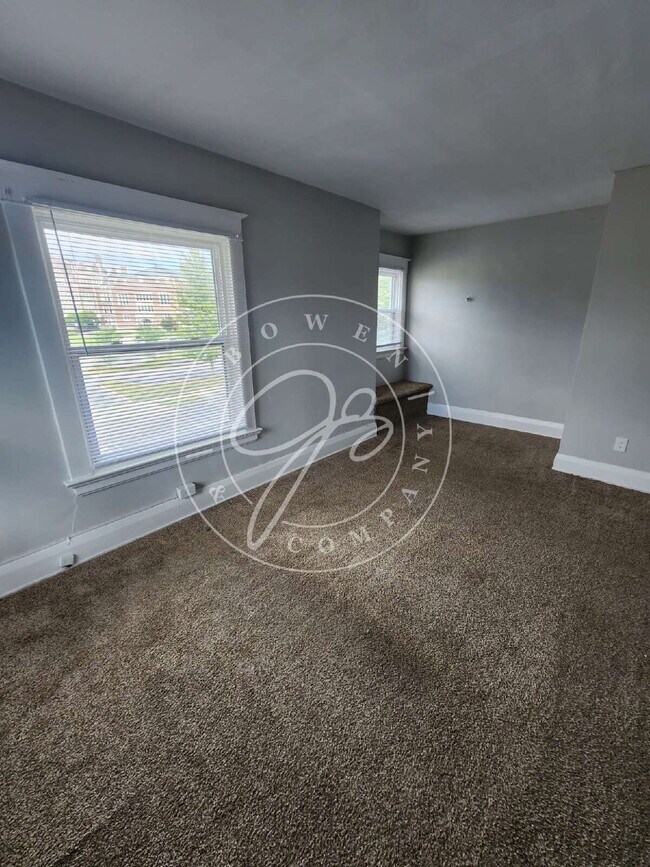 Building Photo - 2 bed 2 story townhouse! Individual baseme...
