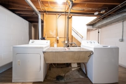 Building Photo - 842 25th Ave SE