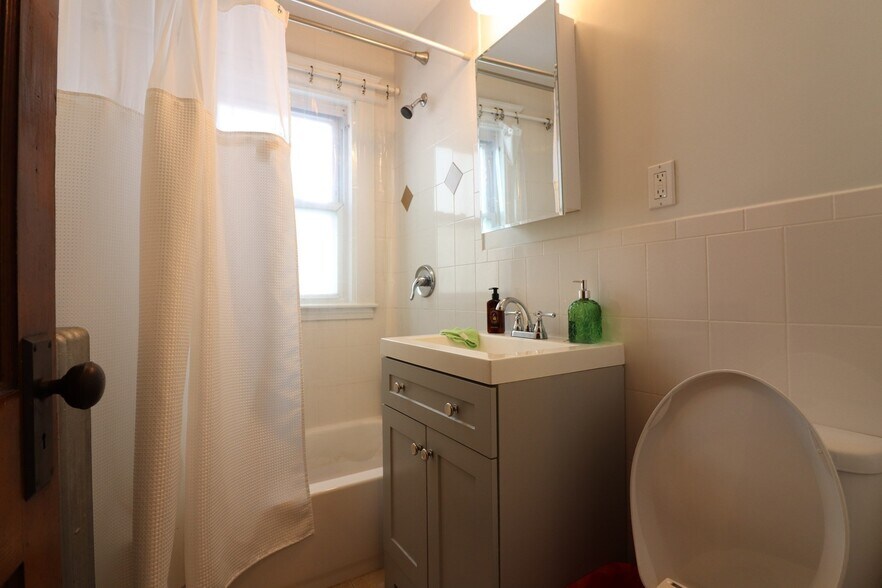 Building Photo - 209 Aspinwall Ave