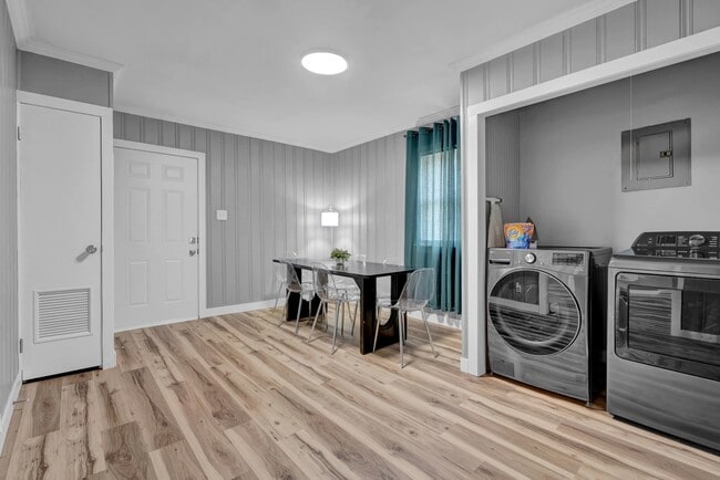 Building Photo - 1709 Clay St