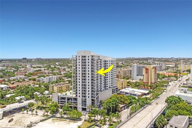 Building Photo - 10 SW South River Dr