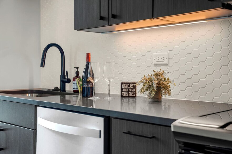 Building Photo - 617 N 12th St