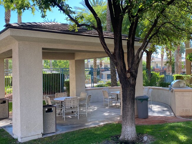 Building Photo - Fabulous Gated Community Near Summerlin