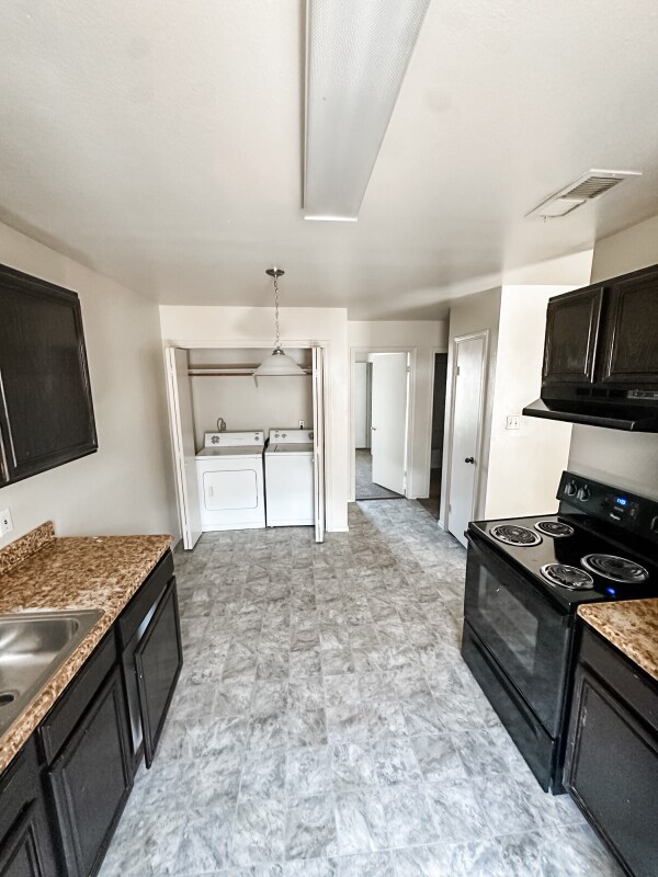 Building Photo - 1604 Windward Dr