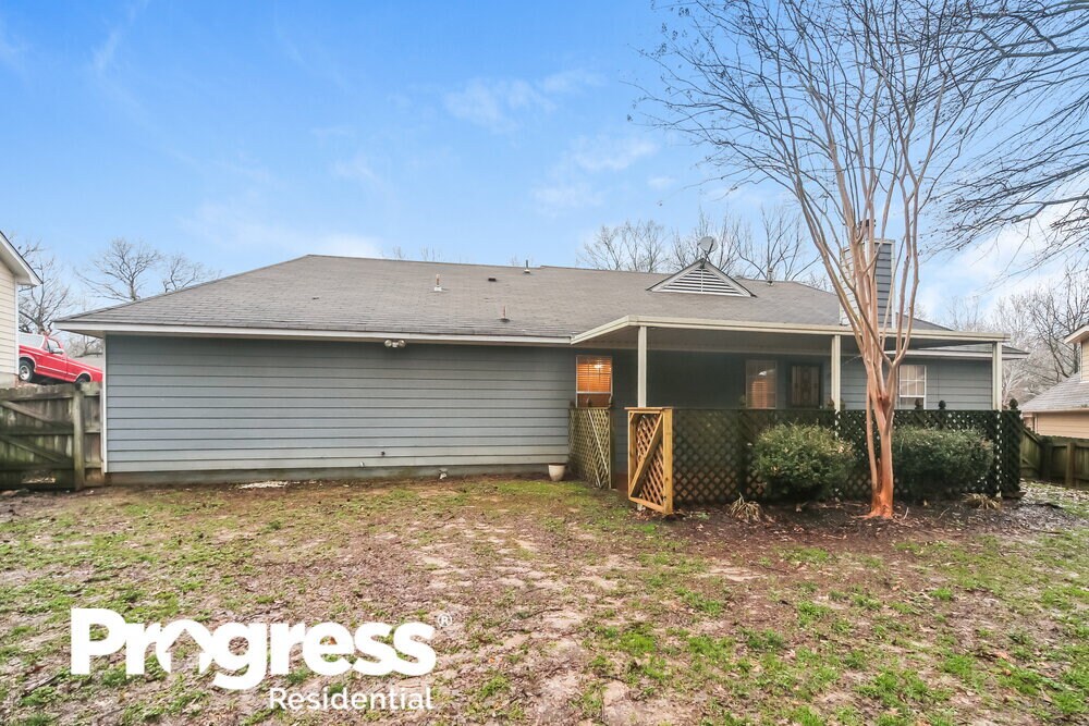 Building Photo - 5689 Riverhead Ave