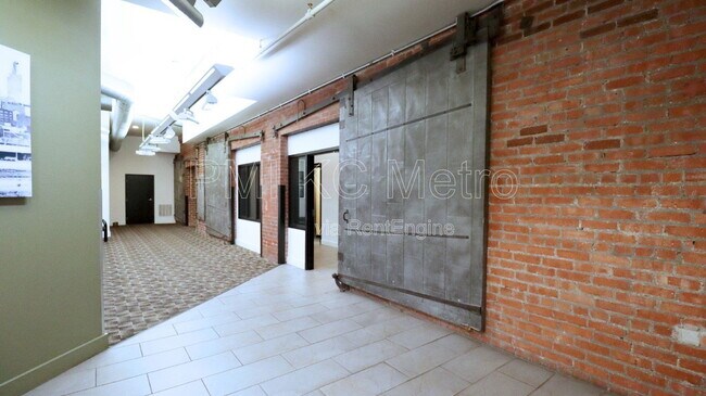 Building Photo - 200 Main St