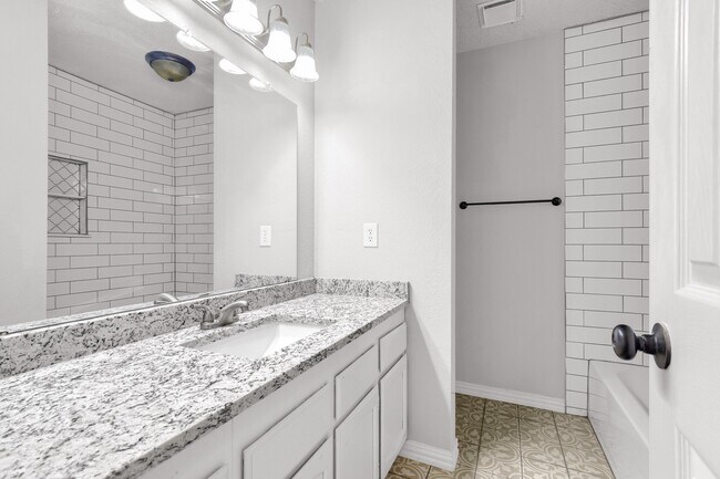 Building Photo - 3505 S Carolina Dr