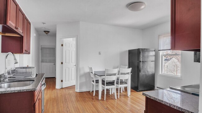 Building Photo - 1442 Main St