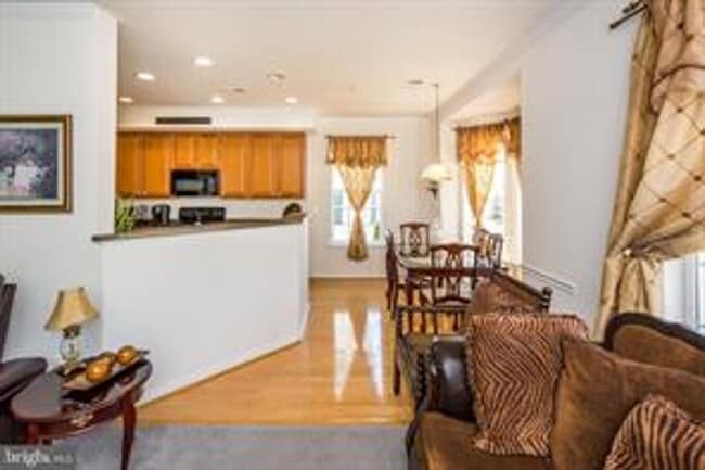 Building Photo - COMING SOON! June 1st - Beautiful Townhouse with 3rd Floor Master Suite!