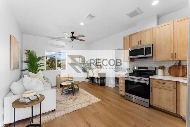 Primary Photo - 4286 Samoset Ave