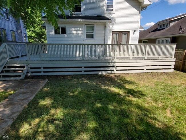 Building Photo - 404 N Riley Ave