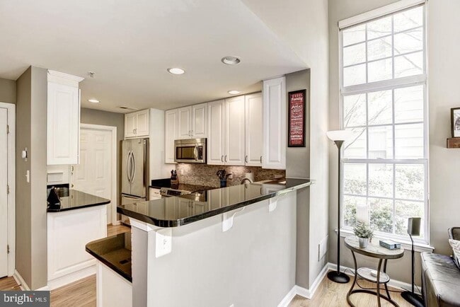 Building Photo - 12085 Trumbull Way