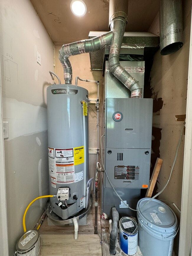 Building Photo - 1442 E Broadway St