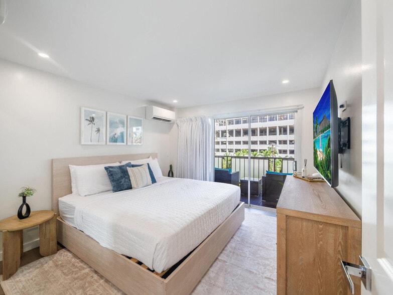 Building Photo - 2464 Prince Edward St