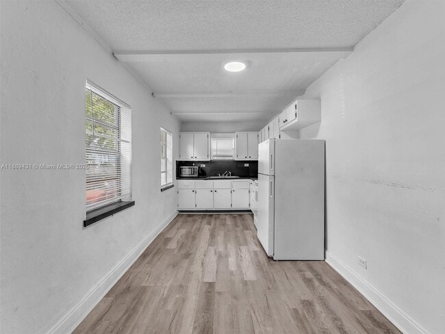 Building Photo - 1932 Dewey St