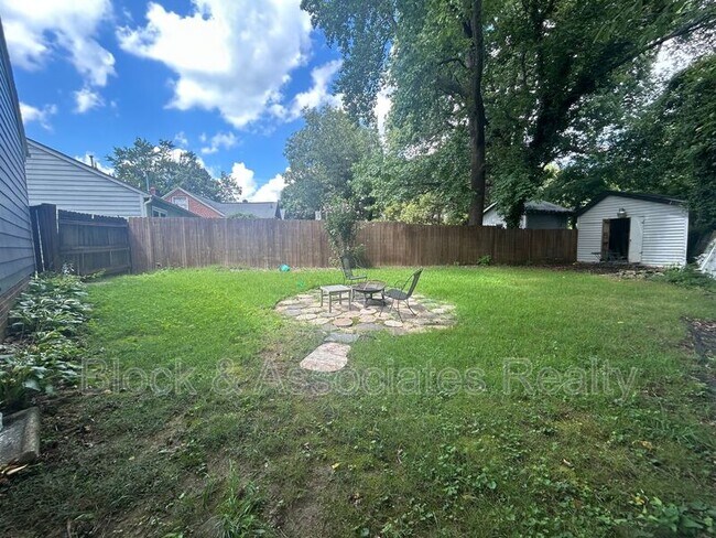 Building Photo - 808 Circle Dr