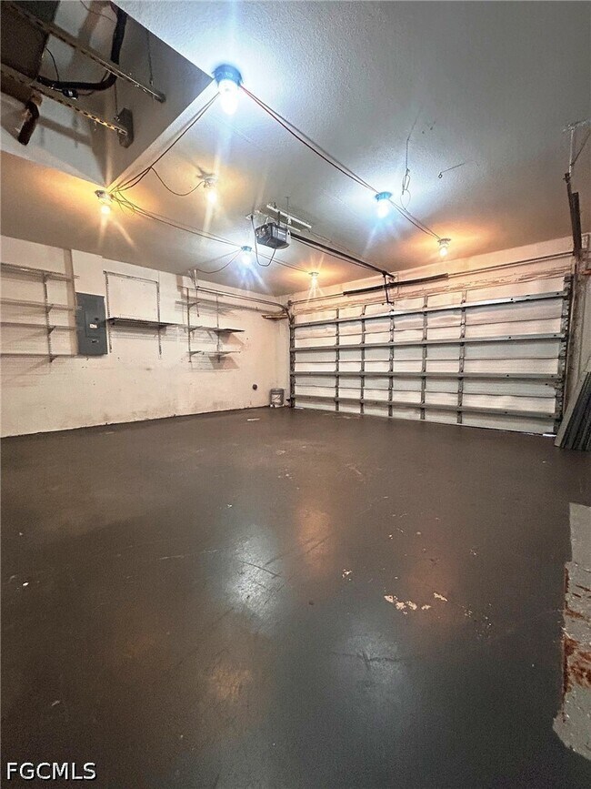 Building Photo - 1045 NE 40th Terrace