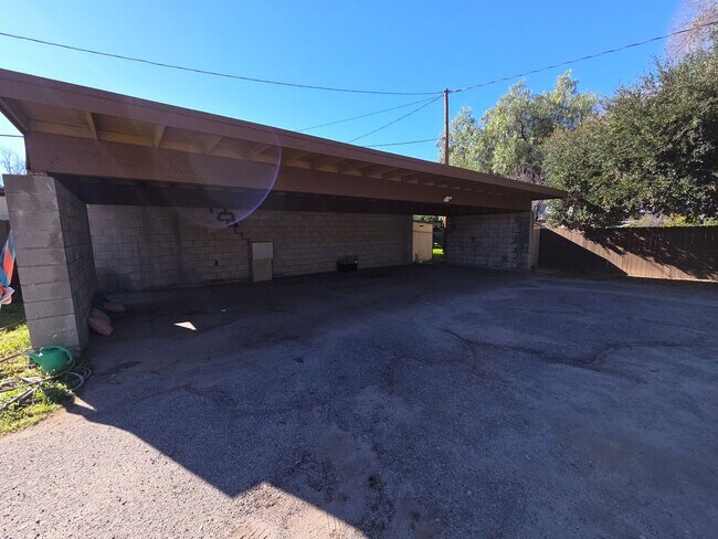 Building Photo - Small Cozy 1 Bedroom 1 Bath in Central Ojai
