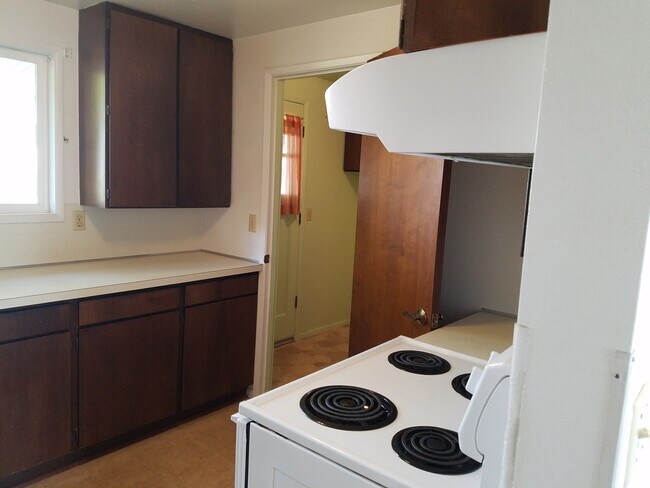 Kitchen - 110 N Dean St