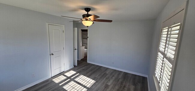 Building Photo - 1401 E Sherman Dr