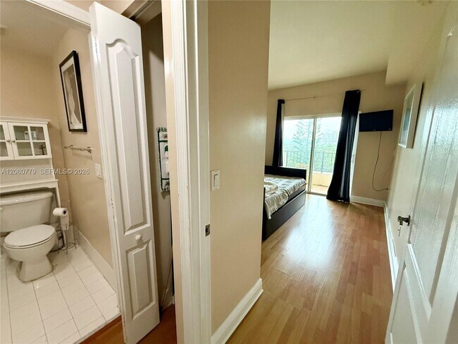 Building Photo - 20 Calabria Ave