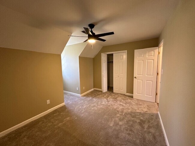 Building Photo - Condo / Burlington