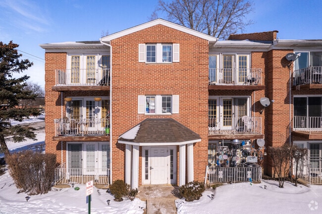 Entrance - 10337 Dearlove Rd