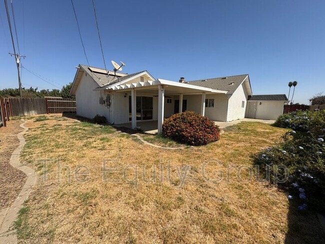 Building Photo - 473 W Deodar Ln