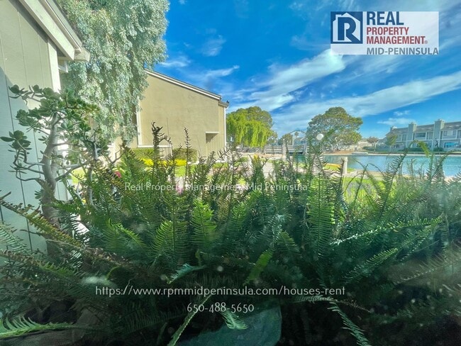 Building Photo - Stunning 2 Bedroom 1.5 Bathroom Waterfront Townhome in Foster City