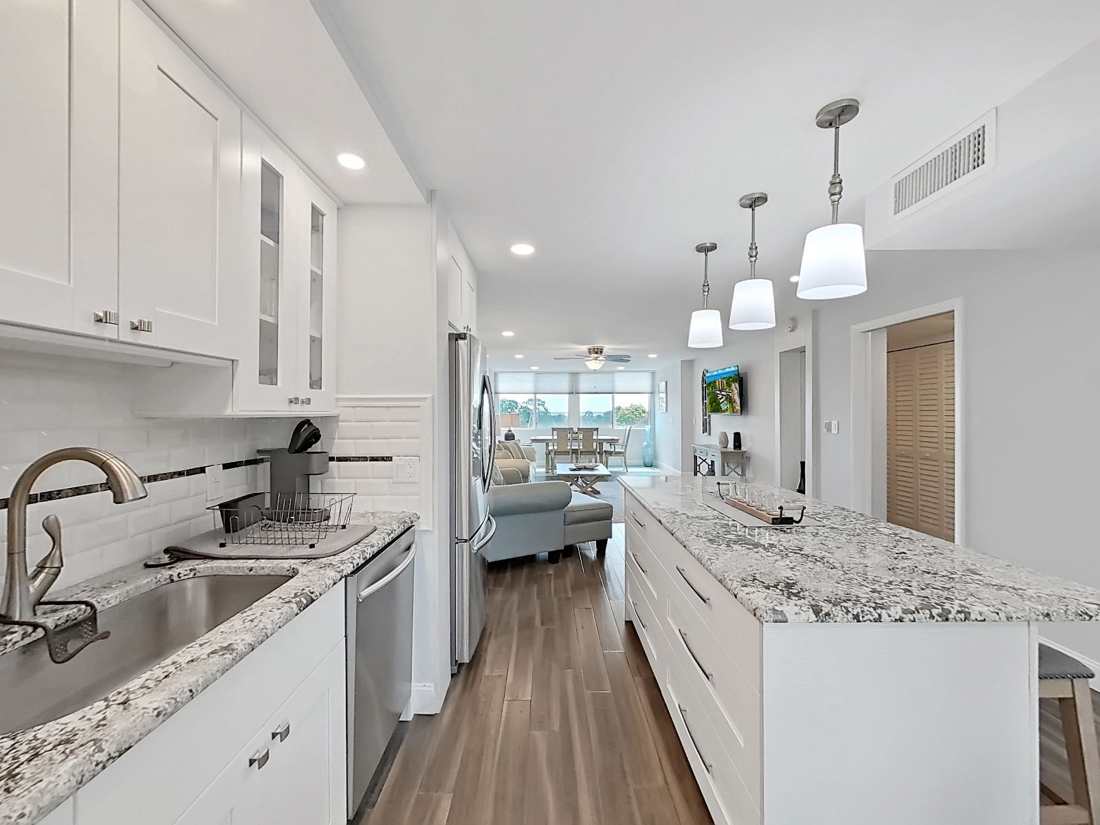 Building Photo - 2620 Cove Cay Dr