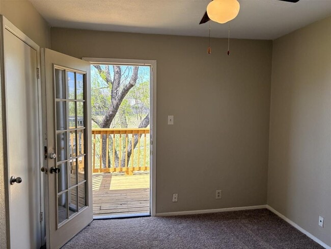 Building Photo - 9902 Roxanna Dr