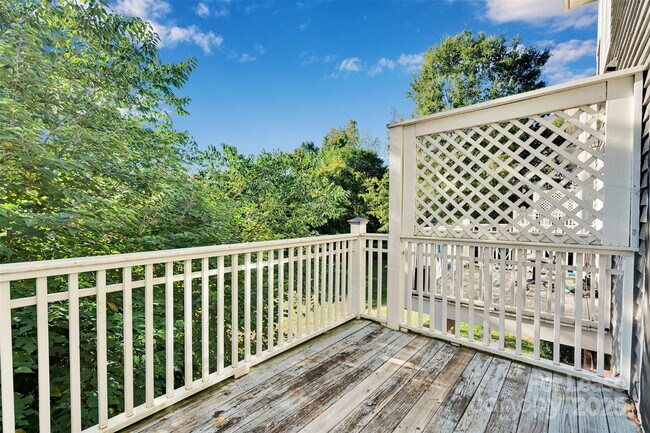 Building Photo - 1305 Summit Greenway Court