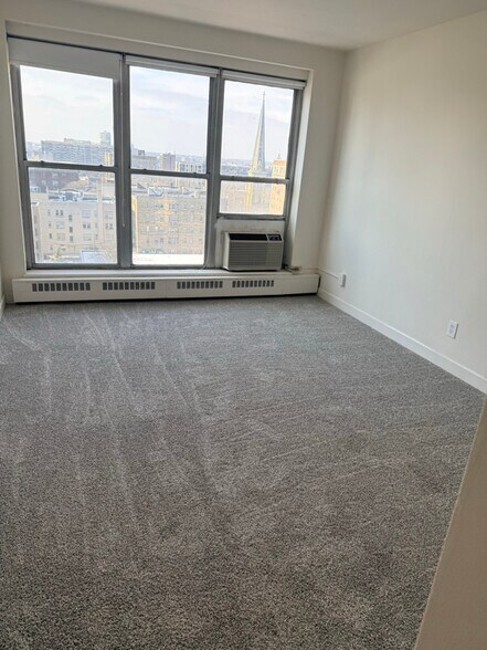 Building Photo - 4333 N Oakland Ave