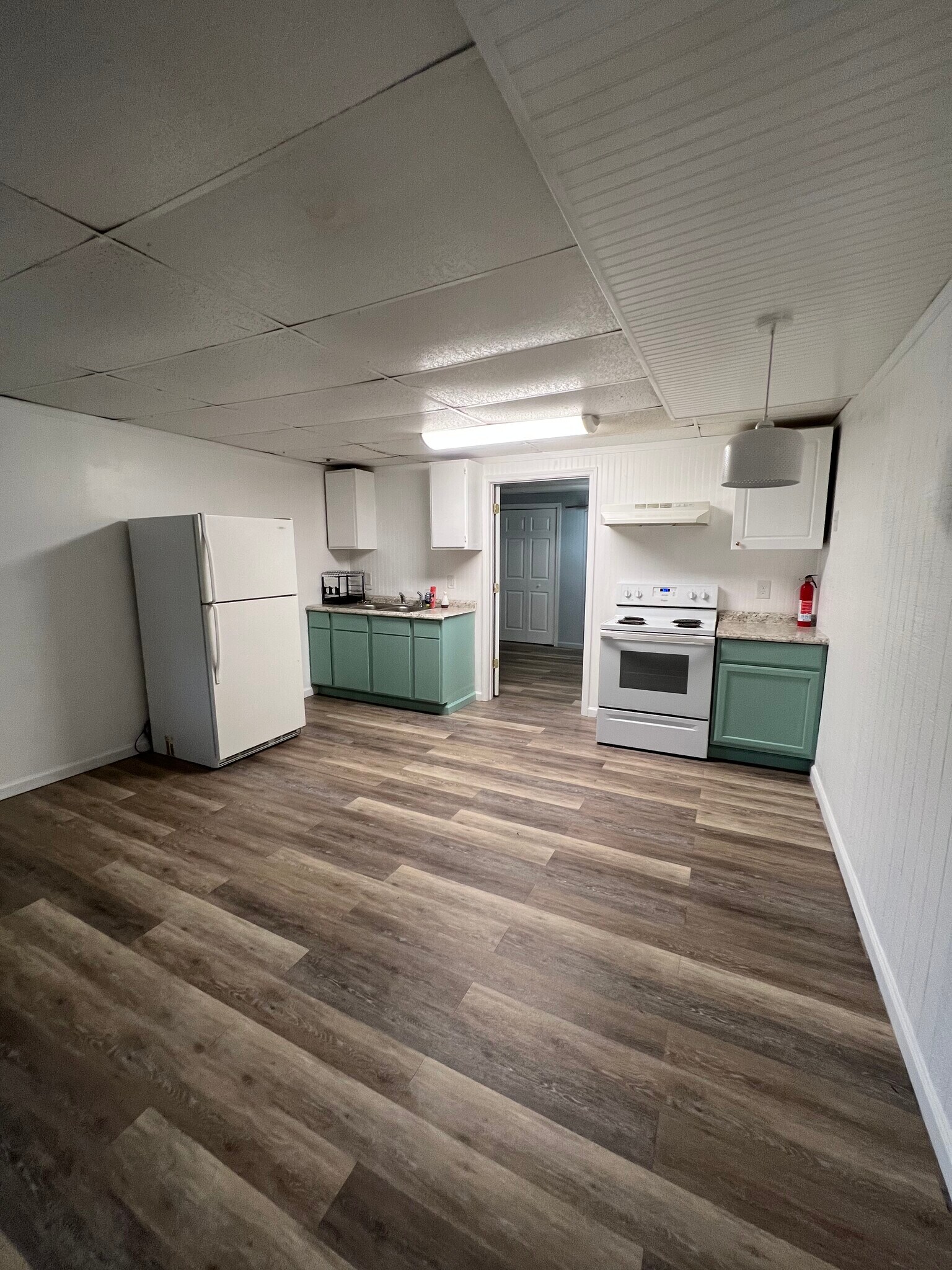 Kitchen - 1624 Armstrong Rd