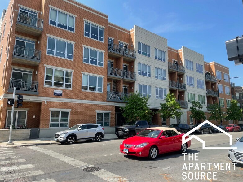 Building Photo - 1533 W Warren Blvd