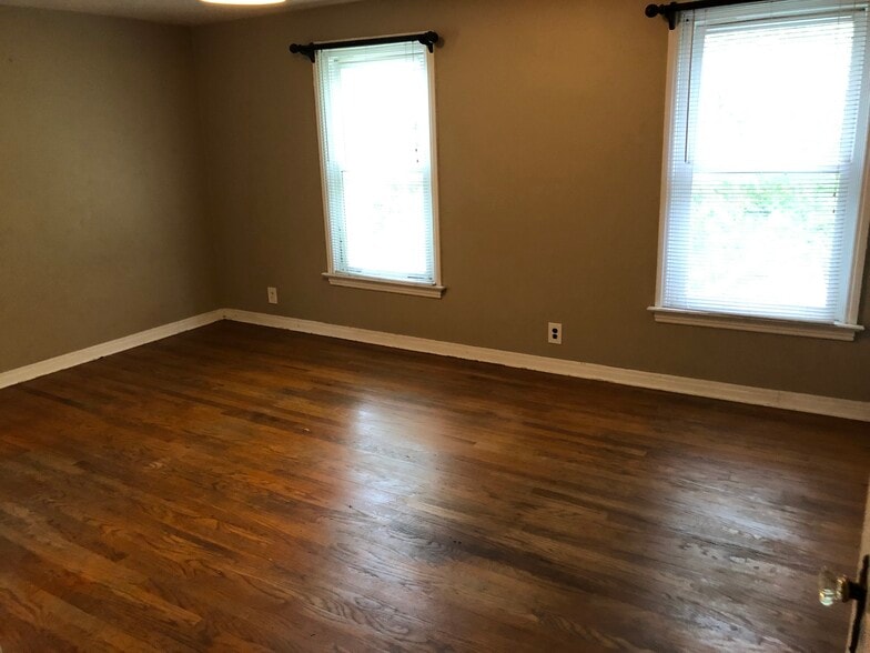 Building Photo - 1914 University Ave