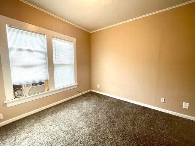 Building Photo - 823 G St NW