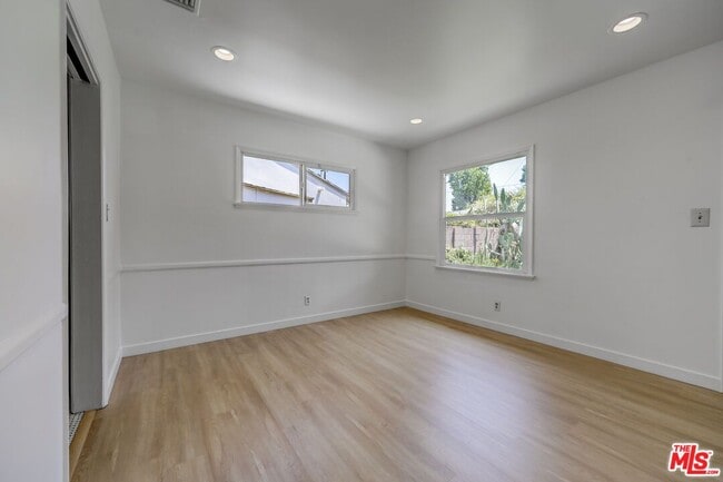 Building Photo - 6044 Varna Ave