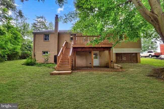Building Photo - 2722 Woodley Pl