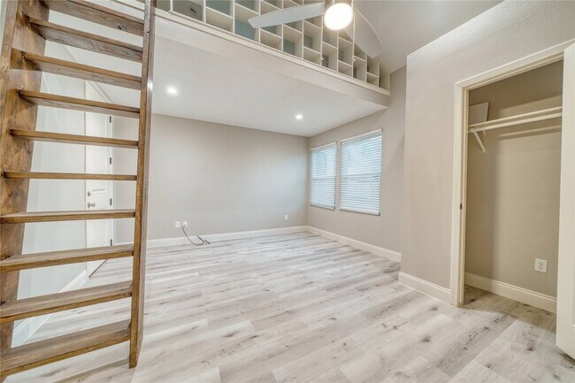 Building Photo - 4406 Mallard Dr