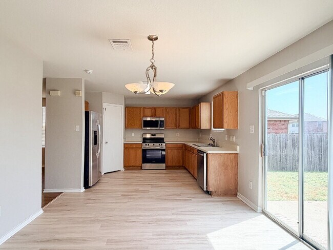 Building Photo - 2 Story - 4 Bed, 2.5 Bath Home in Crowley
